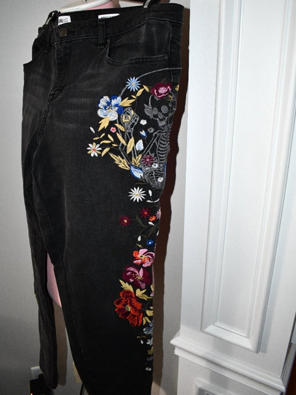 William Rast Skinny Jeans Womens Size 32 Black Floral Embroidered Justin Timberl - Picture 2 of 4